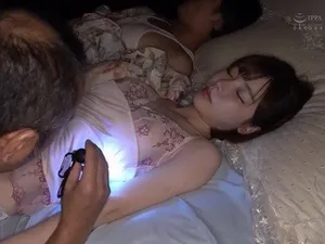 Nữ bác sĩ bú buồi cho bệnh nhân mau khỏe