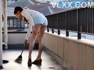 Đó là một buổi chiều tuyệt vời khi tôi quan hệ tình dục trên xe với em trai mà không dùng bao cao su. Đây là lần đầu tiên tôi quan hệ tình dục trên ô tô trong năm nay. Tôi thực sự thích cái của quý khổng lồ của em trai tôi. Tại sao anh ấy lại xuất tinh nhiều như vậy mặc dù đã lâu không quan hệ tình dục?