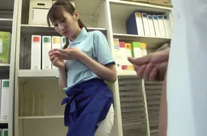 Tôi sợ quá khi một bạn nữ cùng lớp đến chơi với tôi và cởi quần tôi ngay khi vừa bước vào cửa. Toàn bộ cuộc đối thoại thú vị