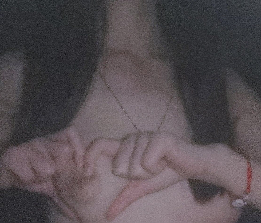 Cuộc hẹn trực tuyến giá cao để làm việc bán thời gian với một cô sinh viên hàng đầu, một cô gái nhà bên trong sáng và ngoan ngoãn, hồng hào và mảnh mai, hôn liên tục, tán tỉnh gần gũi, thở hổn hển...