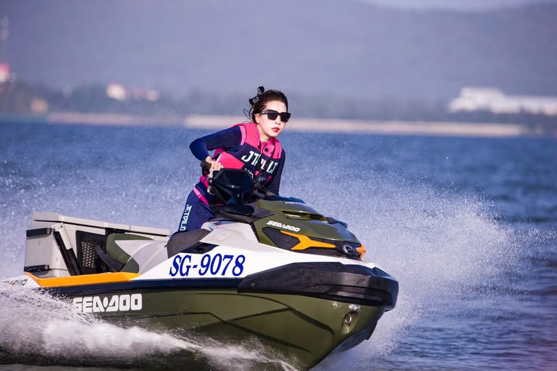 JVID Nana bị đàn chị đưa đến khách sạn sau giờ học và bị xâm hại bằng nhiều đạo cụ khác nhau!